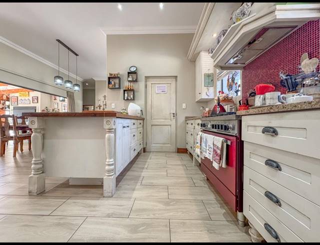 4 BEDROOM HOUSE FOR SALE IN MIDSTREAM HILL